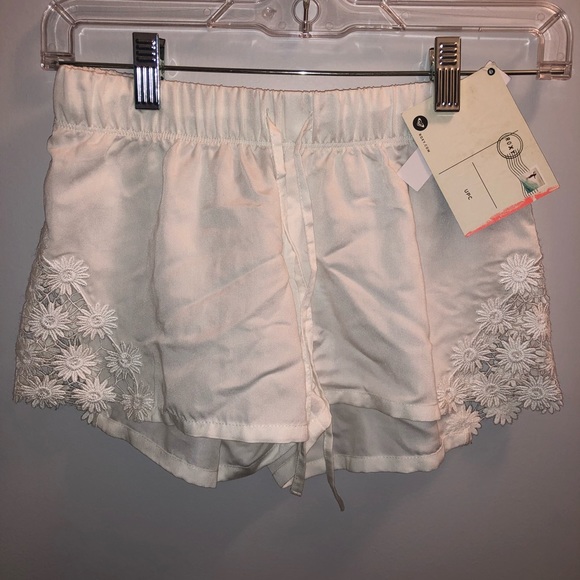 Roxy Pants - Roxy Flow Shorts Roxy Pants - Roxy Flow Shorts